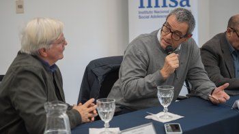 Nuevo convenio impulsará talleres de robótica, ciencia y arte para adolescentes del Inisa