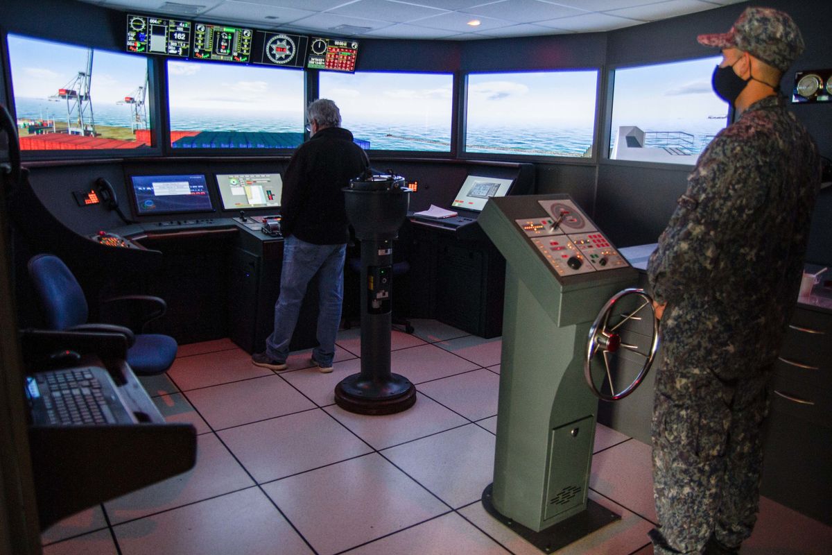 Gobierno busca comprar buque a Estados Unidos En la foto: Simulador de barcos de gran porte en la Armada Nacional.