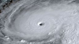 altText(Huracán Melissa golpea el Caribe y deja 7 muertos en Jamaica)}