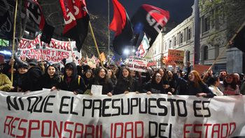 Miles de estudiantes marcharon por el 6+1 y en homenaje a sus mártires