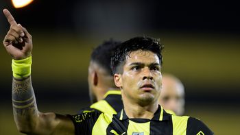 Peñarol: Sosa en duda y vuelve el doble 9 con Arezo y Silvera