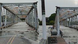 altText(Emergencia en Florida: inundaciones, rutas cortadas, árboles caídos)}