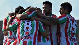 altText(Colón se trepó a la punta en solitario)}