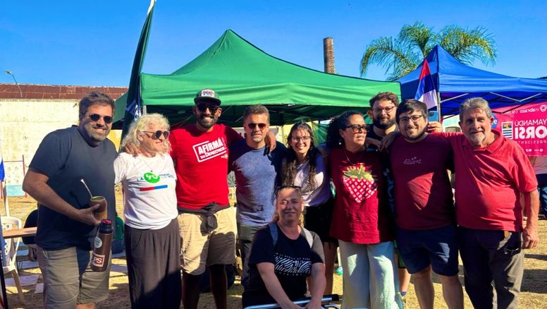 Una multitud de frenteamplistas respaldó al gobierno y cuestionó al puñado de la derecha que descalifica