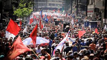 Pit-Cnt convocó a un paro general parcial para el 20 de febrero.