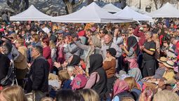 altText(Destacan exitosa edición de la Fiesta del Chocolate en Nueva Helvecia)}