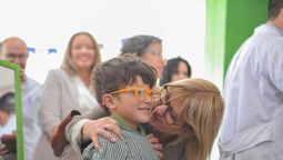 altText(ASSE entregó los primeros lentes gratuitos a niños y niñas de un jardín de Montevideo)}