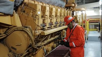 Mario Cardama y el verso de los motores