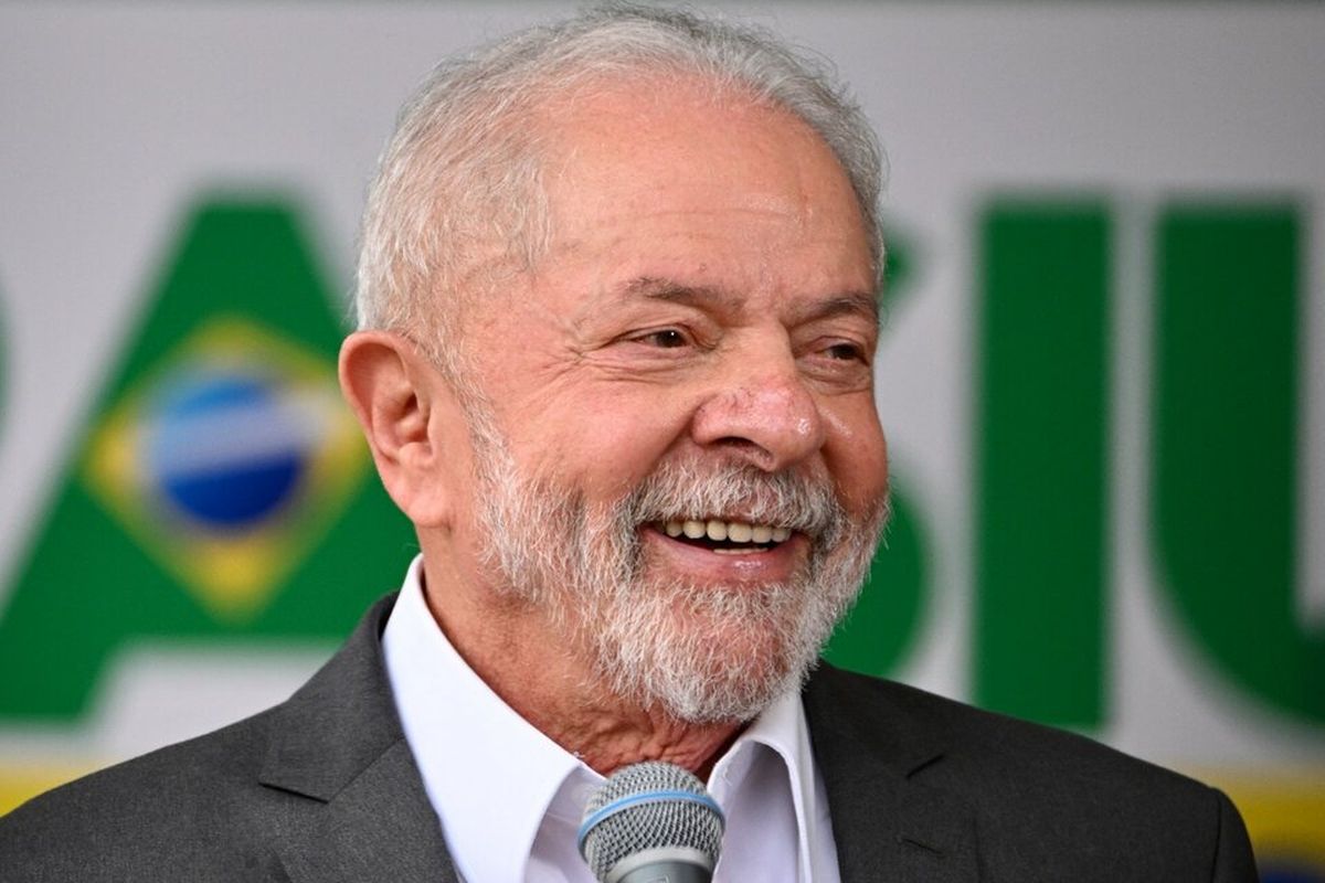 Lula revocará procesos de privatización de ocho empresas estatales.