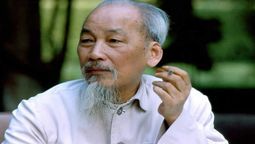 altText(Miles de vietnamitas honran a Ho Chi Minh en el Día de la Independencia)}