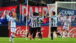 altText(Wanderers goleó a Nacional en el Parque Central)}