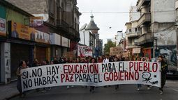 altText(Gremios estudiantiles fueron desalojados del local del CFE)}