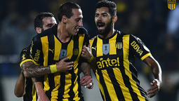 altText(Peñarol desiste del delantero y va por un zaguero)}