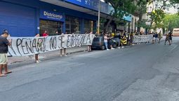 altText(Banderazo en Peñarol con reclamos y gritos al presidente)}