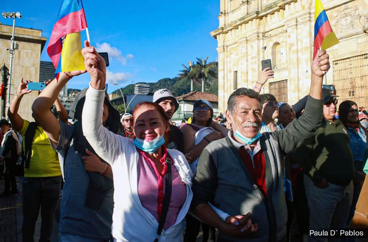 Gustavo Petro logra alto el fuego con el ELN en un camino hacia la paz en Colombia.
