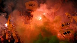 altText(Peñarol multado por las bengalas en el partido contra Defensor)}