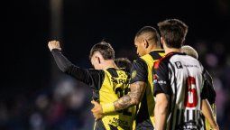 altText(Peñarol goleó a Río Negro de San José para avanzar en la Copa AUF Uruguay)}