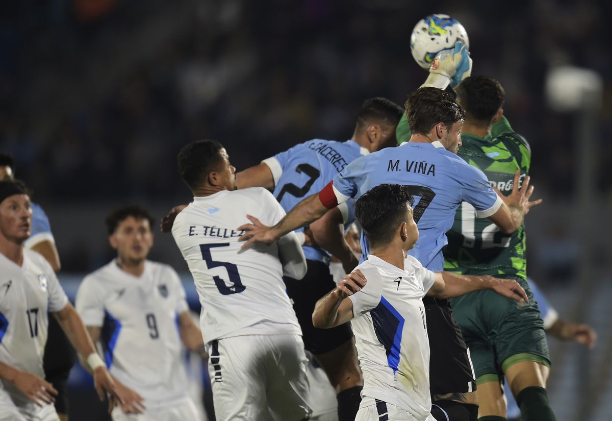 Uruguay goleó a Nicaragua en el primer partido de Marcelo Bielsa al frente  de la celeste