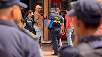 Intento de rapiña en centro de San José terminó con ladrón abatido y mujer herida de bala
