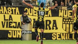 altText(Peñarol derrotó a Danubio y es líder del Apertura)}