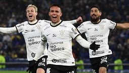 altText(Uruguayos presentes en el inicio de los octavos de final)}