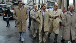 altText(Dos fotos, dos modelos, dos bloques de poder)}