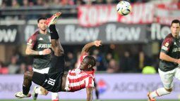 altText(Cetré: el golazo y la asistencia que complicarían su llegada a Peñarol)}