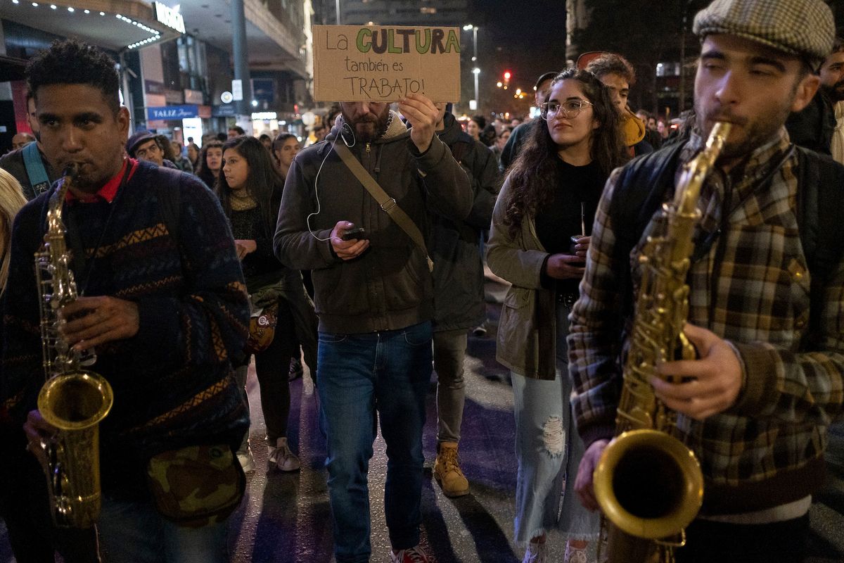 Los músicos marcharon por 18 de Julio. Foto: Pablo Vignali / adHocFOTOS.