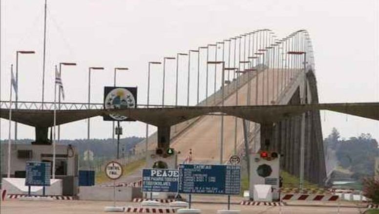 Suben precios en los peajes de puentes internacionales
