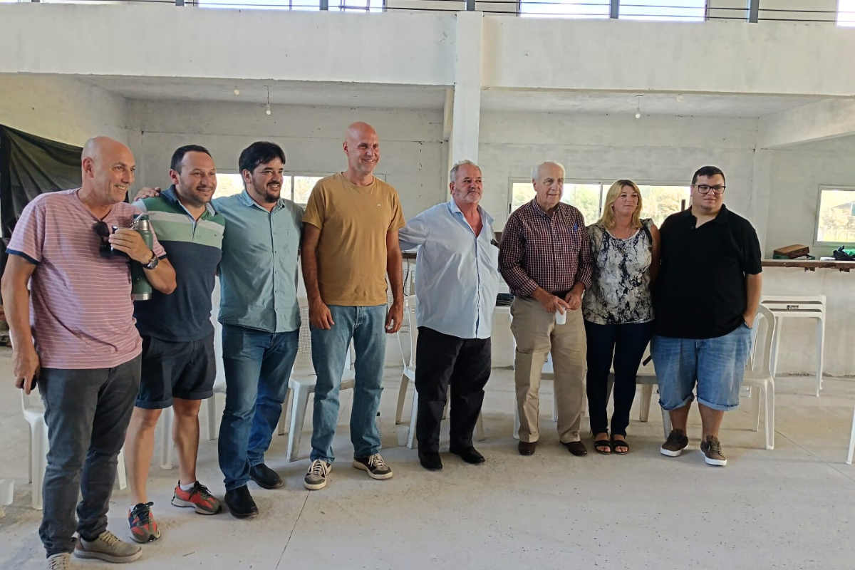 Francisco Legnani en encuentro con productores de Migues. 