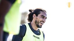 altText(Martín Cáceres vuelve al fútbol uruguayo tras casi dos décadas: ¿Dónde jugará?)}