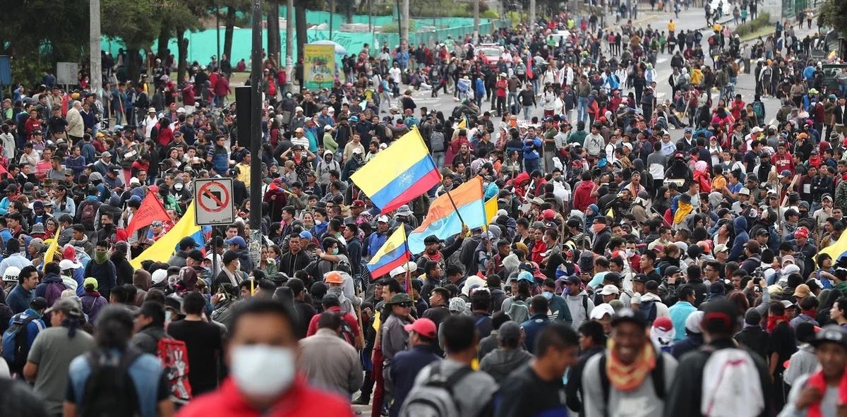 Millares avanzan hacia Quito.