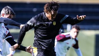 Peñarol empató 1 a 1 frente a River Plate.