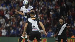 altText(Danubio demolió a Nacional y lo hundió en la tabla)}