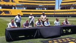 altText(Presentaron a Mauricio Larriera como nuevo técnico de Peñarol)}