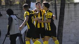 altText(Torneo Apertura: Peñarol venció a Plaza y ganó tranquilidad)}