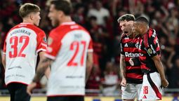 altText(Gol de Varela para el triunfo de Flamengo pese al polémico arbitraje)}