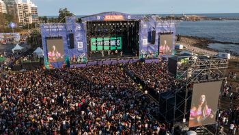 En la rambla se realiza el mega festival Acá Estamos.