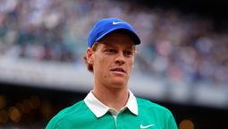 altText(Djokovic plantó cara pero Sinner desplegó su mejor tenis para ser finalista)}
