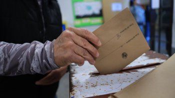 Frente Amplio se impone en 3 departamentos y pelea voto a voto en Lavalleja
