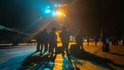 Ardió el portaviones más grande del mundo en Medio Oriente.