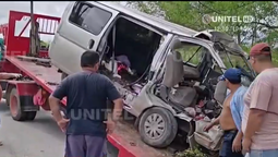 altText(Camioneta en Bolivia conducida por un adolescente dejó 11 muertos)}