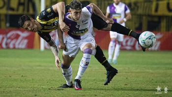 Peñarol fue más que Fénix pero no lo supo definir