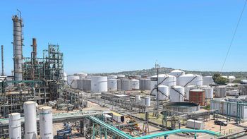 Ancap suspende producción en refinería de La Teja tras rotura de boya en José Ignacio
