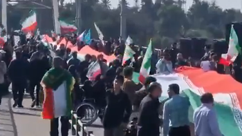 Miles de iraníes rodean centrales eléctricas y puentes ante la amenaza de Trump de arrasarlos