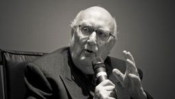 altText(En «Tirar del hilo» Andrea Camilleri abordó el policial con la crisis humanitaria como trasfondo)}
