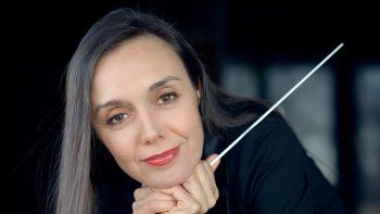 Zoe Zeniodi: La música nos lleva y nos trae cerca uno del otro
