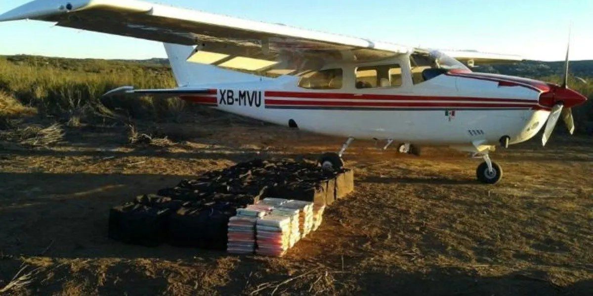 Pilotos ingresaron mas de 400kg de cocaína.