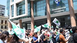 altText(¿Qué reclamó el personal de salud frente a Torre Ejecutiva?)}