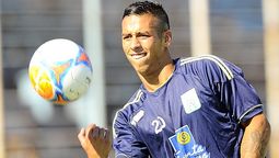 altText(Jesús Trindade es nuevo jugador de Peñarol, se acercaron Viatri y Carneiro)}